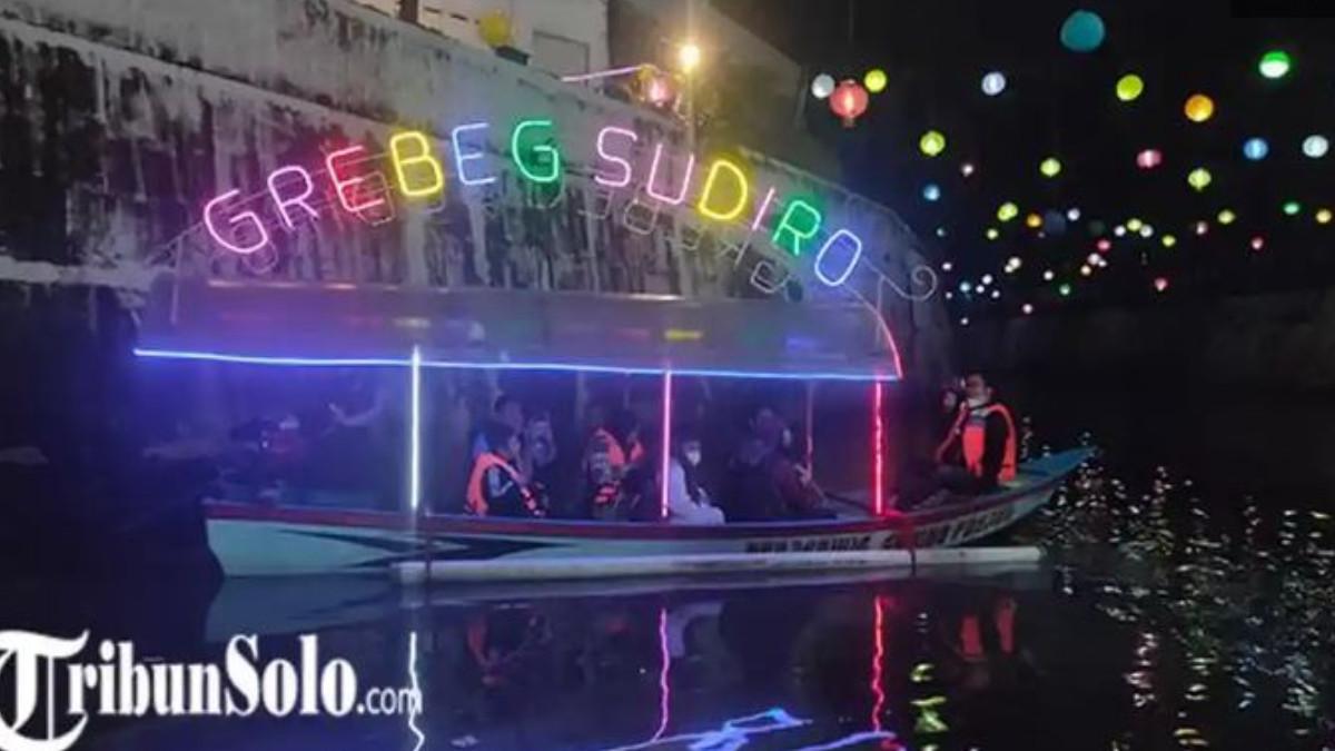 perahu ini hanya beroperasi saat perayaan Grebeg Sudiro dalam rangka menyambut Tahun Baru Imlek. 