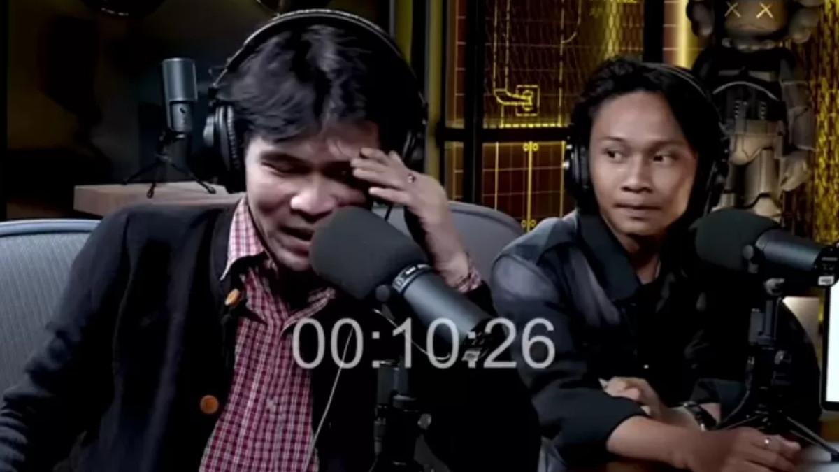 INDRA LUDAHI FAJAR - Cuplikan podcast yang dipandu Deddy Corbuzier memperlihatkan Indra Frimawan diduga meludahi Fajar Sadboy. Aksi itu dinilai warganet melampaui batas candaan dan merendahkan martabat.