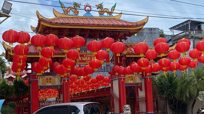 Klenteng Kwan Kong. Klenteng ini berada di Jalan D. I. Panjaitan, Calaca