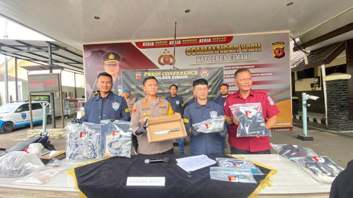 KAMPUNG GAJAH - Rilis Polres Cimahi terkait penemuan mayat di Eks Wisata Kampung Gajah, Parongpong, Bandung Barat (KBB). Dari hasil pemeriksaan, mayat tersebut merupakan korban pembunuhan. Polisi menangkap dua pelaku di Garut/Rahmat Kurniawan