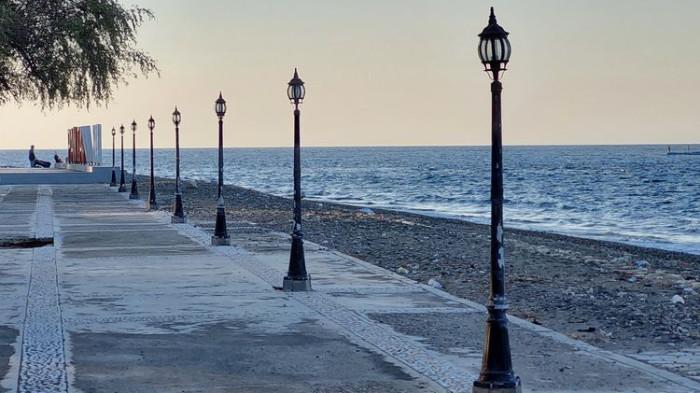 Penampakan salah satu sudut Pantai Wini, pantai terdekat dengan perbatasan Indonesia-Timor Leste yang ada di Kabupaten Timor Tengah Utara, Nusa Tenggara Timur. Pantai ini berjarak 4 Km dari Pos Lintas Batas Negara (PLBN) Wini, Minggu (17/8/2025).