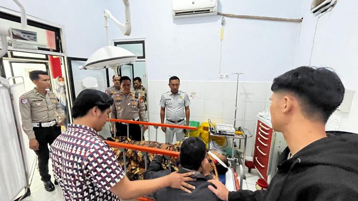 MENINGGAL DUNIA: Korban Lakalantas di Jalinbar Seluma Kelurahan Talang Dantuk Rabu pagi 18 Februari 2026 saat diperiksa tim medis RSUD Tais Sebelum diserahkan ke pihak keluarga