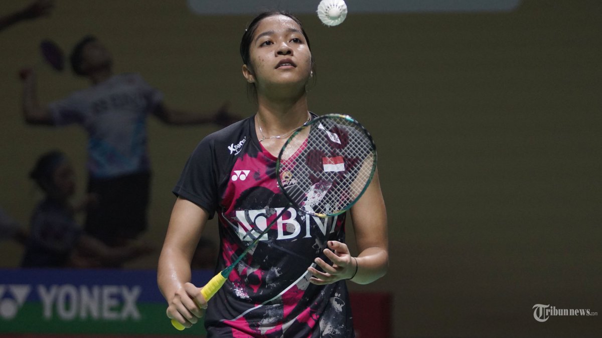 Tunggal putri Indonesia, Ester Nurumi Tri Wardoyo saat melawan tunggal China, Wang Zhi Yi pada 16 besar Indonesia Open 2024 di Istora Senayan Jakarta, Kamis (6/6/2024). Ester harus kandas setelah kalau dua set langsung dengan skor 21-13 dan 21-13. TRIBUNNEWS/HERUDIN