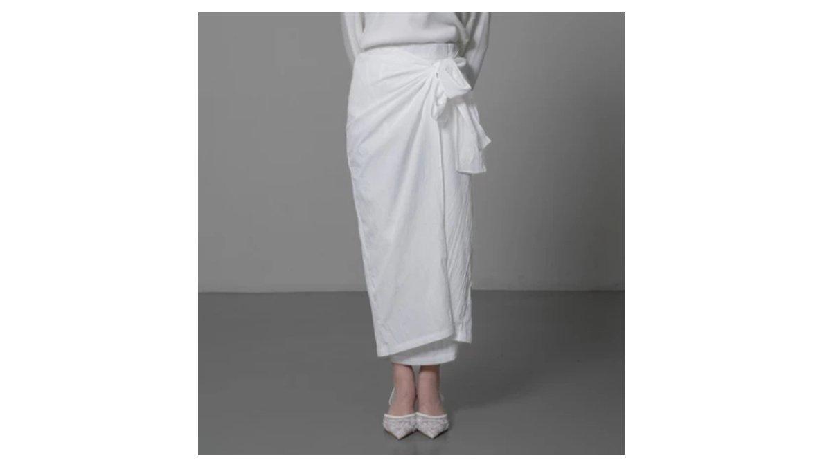ILustrasi rekomendasi raya collection This Is April EID Shaima Skirt Crinkle Wrap White