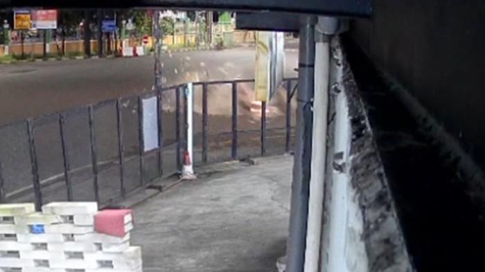 REKAMAN CCTV - Tangkapan layar CCTV detik-detik kecelakaan maut di persimpangan Milo, Jalan Brigjen Katamso, Kecamatan Semarang Selatan, Kota Semarang, Kamis (19/2/2026) sekira pukul 02.48. Peristiwa tersebut melibatkan dua motor dan dua pengendara meninggal di lokasi.