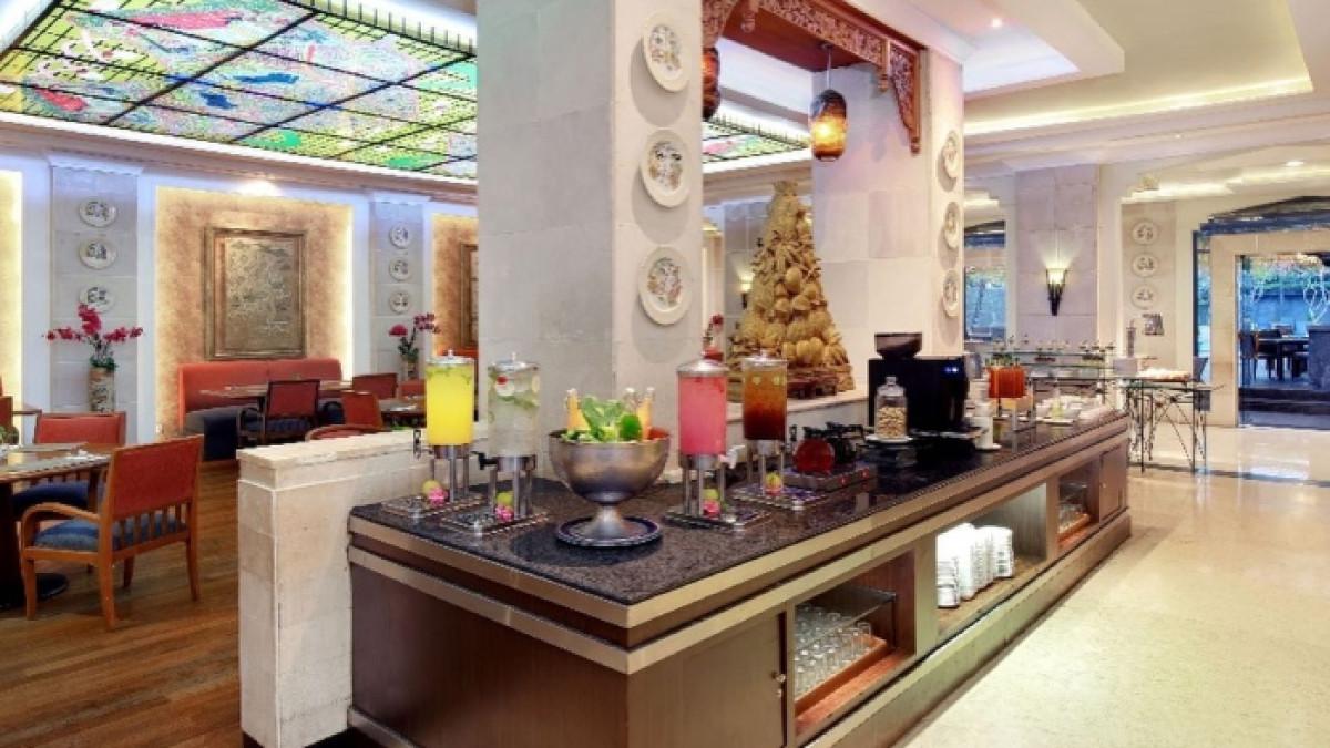 Suasana restoran di ibis Styles Solo yang menawarkan paket bukber all you can eat.