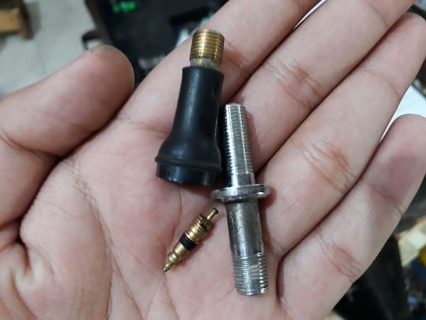 Ilustrasi pentil ban