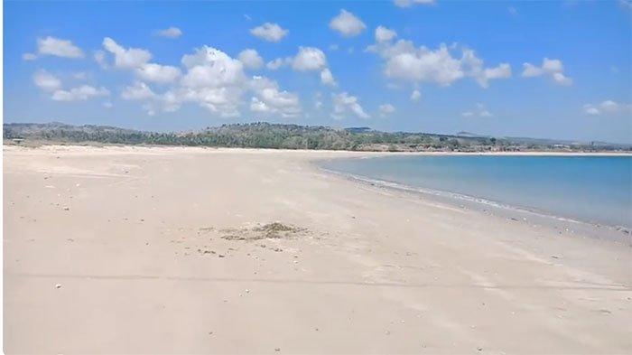 Pantai Napae berpasir putih yang indah