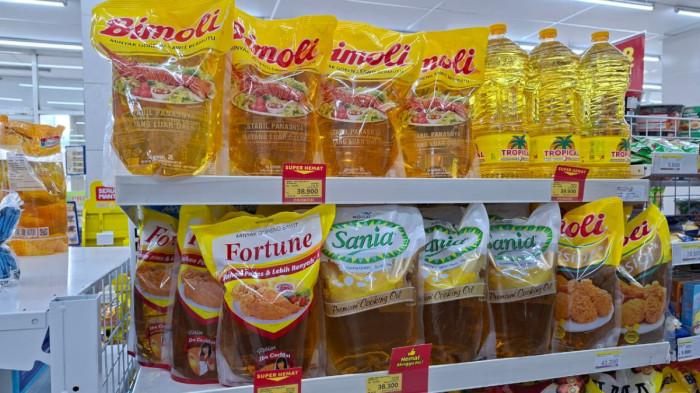 PROMO - Minyak Goreng murah di Indomaret Mangunsarkoro, Banyuanyar, Surakarta pada Minggu 15 Februari 2026.