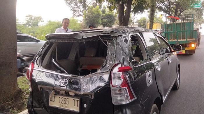 KECELAKAAN DI BOGOR: Kendaraan mininus ringsek akibat kecelakaan lalu lintas di Jalan Tegar Beriman, Kecamatan Cibinong, Kabupaten Bogor, Rabu (25/2/2026).