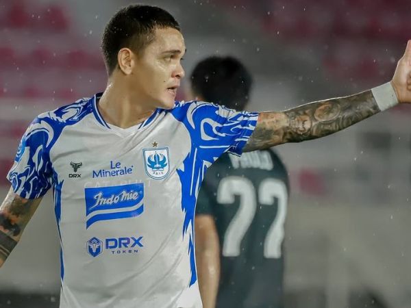 Penampilan Gali Freitas saat laga PSS Sleman Vs PSIS Semarang di Stadion Manahan, Solo, pada Selasa (17/12/2024).