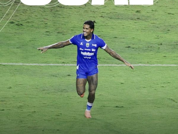 Penyerang Persib Bandung, Ramon Tanque melakukan seleberasi setelah mencetak gol ke gawang Madura United, Kamis (26/2/2026).