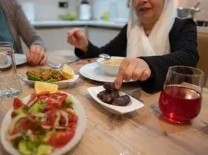 Menu Sahur ala Dokter Gizi Biar Nggak Gampang Loyo saat Puasa