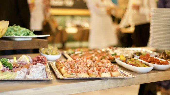 Ilustrasi bukber all you can eat di hotel Jakarta Selatan. Beragam hotel ternama di Jakarta Selatan ini menghadirkan paket bukber yang bisa menjadi pilihan.
