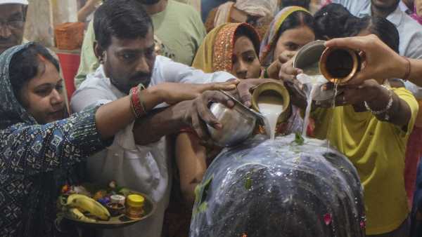 Pradosh Vrat 2026: Worship Lord Shiva like this on the evening of Pradosh Vrat, luck will shine!