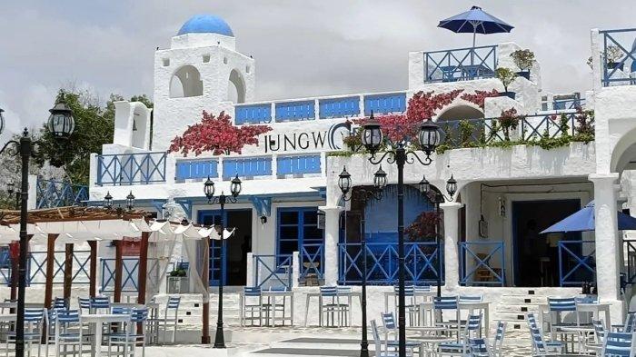 Spot foto instagramable center of Santorini di Jungwok Blue Ocean Gunungkidul, Jogja.