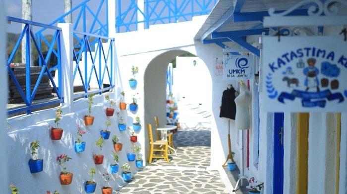 Spot foto instagramable center of Santorini di Jungwok Blue Ocean Gunungkidul, Jogja.