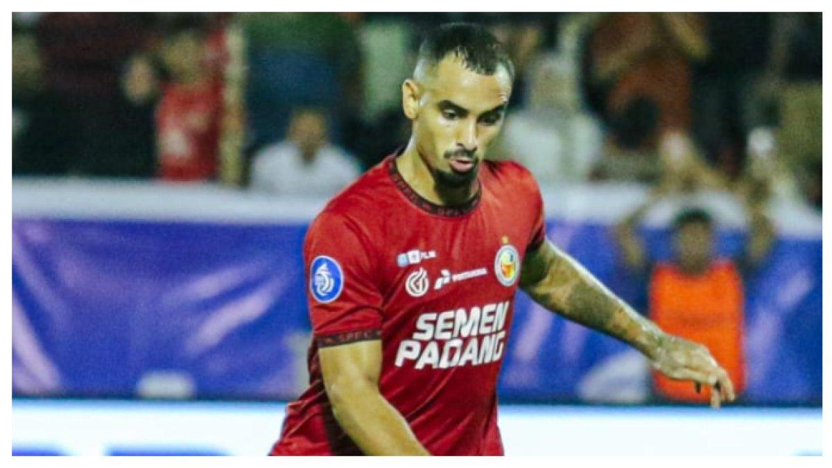 AKSI LAGA - Potret Bruno Gomes ketika berseragam Semen Padang.