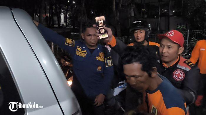 BAYI TEWAS - Seorang balita hanyut di sungai di wilayah Wonosari, Kabupaten Klaten, Jawa Tengah, pada Senin (2/3/2026). Korban berinisial ADS (2,5) ditemukan dalam kondisi meninggal dunia setelah terseret arus deras