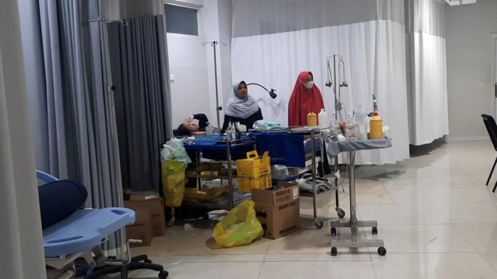 DIRAWAT - Korban kecelakaan beruntun di Exit Tol Bawen dirasat dirawat di RS At-Tin, Selasa (3/3/2026) malam. 