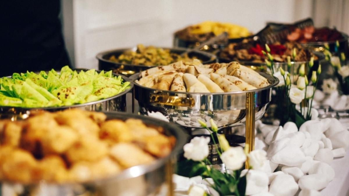 Ilustrasi buffet all you can eat untuk buka puasa Ramadan di hotel.