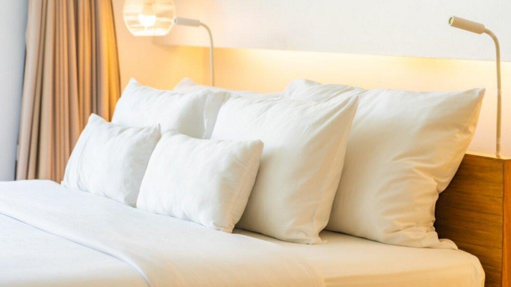 Ilustrasi bantal tidur.