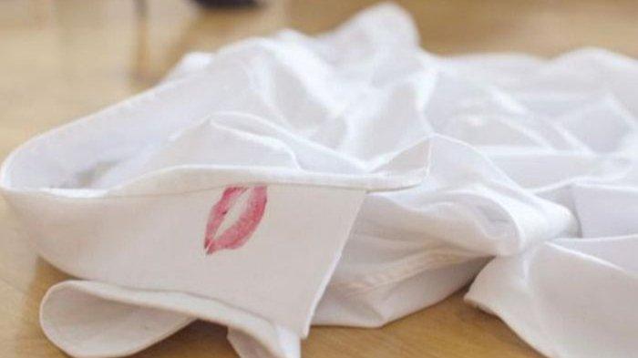 Ilustrasi noda lipstik merah di baju