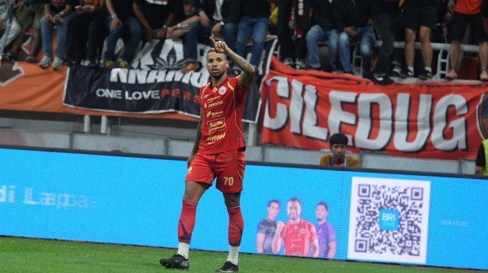 Selebrasi penyerang Persija Jakarta, Gustavo Almeida di Jakarta International Stadium (JIS), Jakarta.