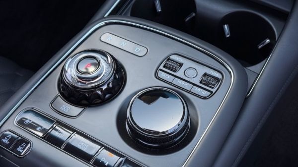 2026 Genesis G90 Prestige Black front center console