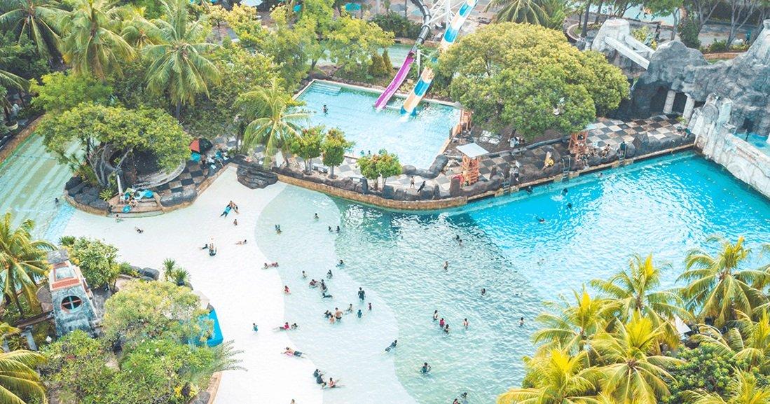 Wahana kolam ombak Poseidon Wave Atlantis Ancol, Pademangan, Jakarta Utara, Jakarta.