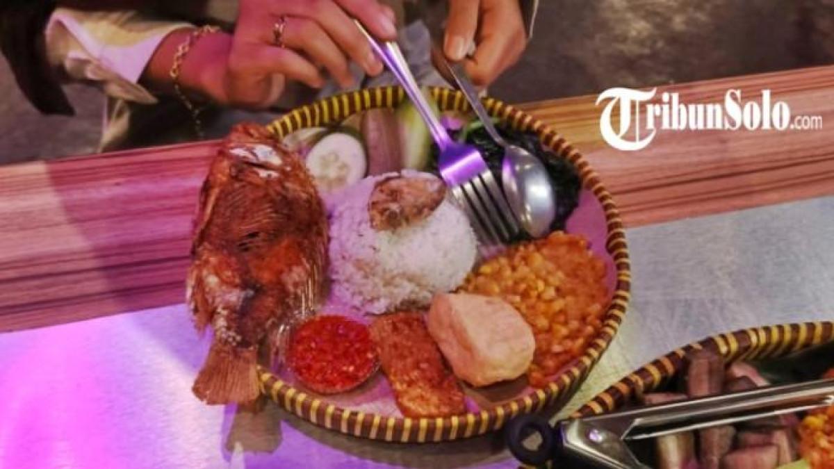 KHAS BANYUWANGI - Makanan di Resto Sego Tempong yang berada di Jalan Solo–Semarang, tepatnya di kawasan Ngaru-aru, Kecamatan Banyudono, Kabupaten Boyolali, menyajikan menu khas Banyuwangi dengan cita rasa autentik.