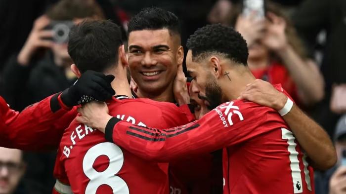 PIALA DUNIA 2026 - Casemiro, ketika tampil membela Manchester United. Gelandang Brasil itu siap kembali ke panggung terbesar, yakni Piala Dunia 2026. (fifa.com)