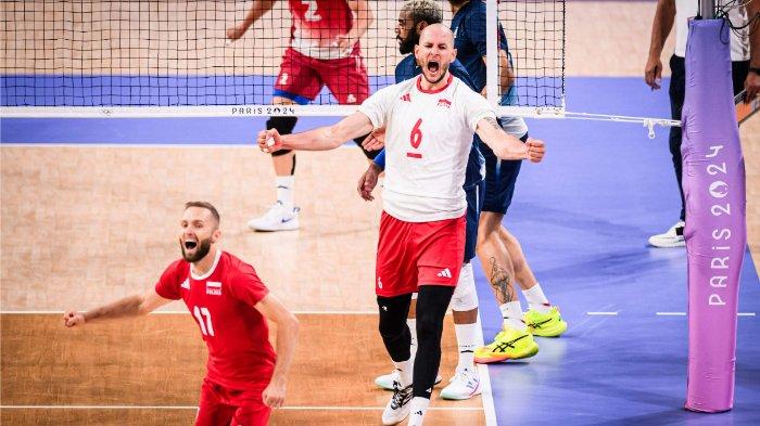 Opposite Polandia, Bartosz Kurek saat bertanding di final voli Olimpiade Paris 2024 melawan Prancis di South Paris Arena, Sabtu (10/8/2024).