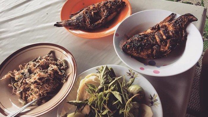 Menu ikan bakar di Rumah Makan Pak Glinding, Wonogiri.