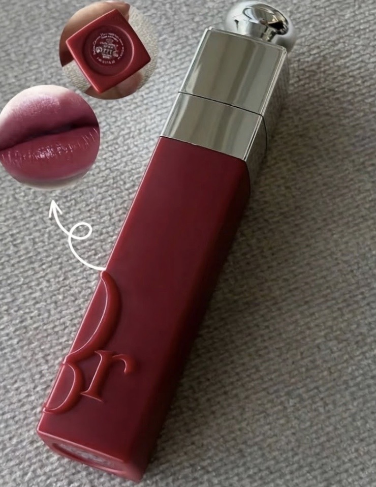 Red Lipstick Power Move