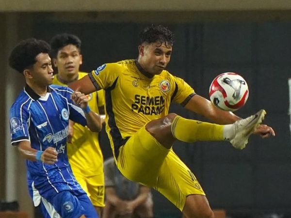 PSBS Biak menghadapi Semen Padang pada pekan ke-25 Super League 2025/26 di Stadion Maguwoharjo, Senin (9/3/2026). 