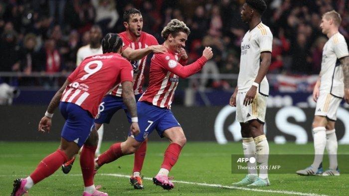 SELEBRASI ATLETICO MADRID - (ARSIP 2024) Penyerang Prancis Atletico Madrid #07 Antoine Griezmann (tengah) merayakan gol ketiga timnya selama pertandingan sepak bola Copa del Rey (Piala Raja) Spanyol antara Club Atletico de Madrid dan Real Madrid CF di stadion Metropolitano di Madrid pada 18 Januari 2024. (Thomas COEX / AFP)