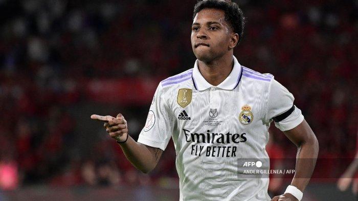 Penyerang Real Madrid Rodrygo merayakan setelah mencetak gol kedua timnya ke gawang Osasuna selama pertandingan sepak bola final Copa del Rey (Piala Raja) di stadion La Cartuja, pada 6 Mei 2023.