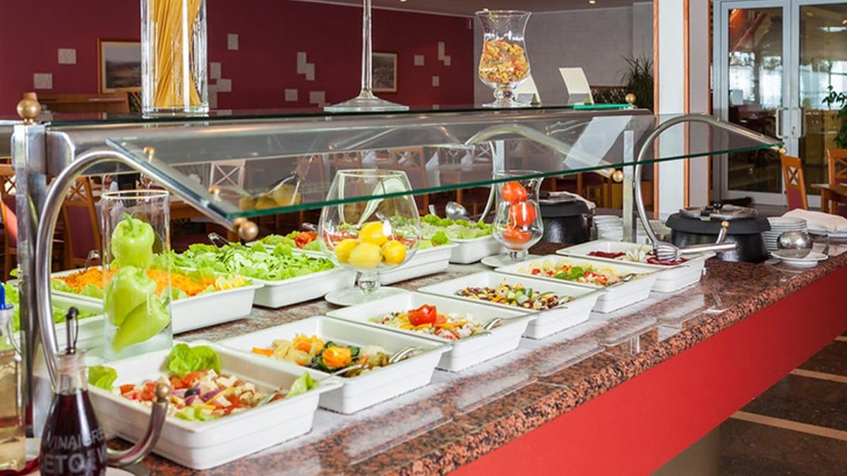 Ilustrasi buffet all you can eat untuk buka puasa di hotel Semarang selama Ramadan 2026.