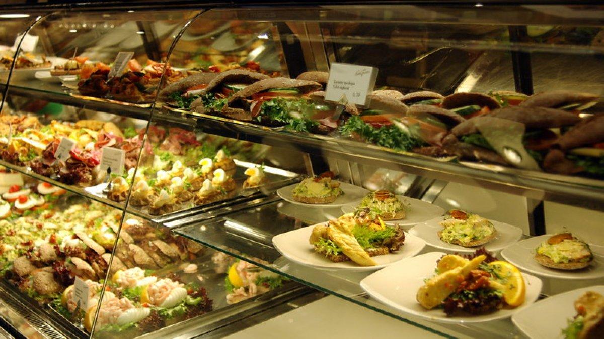 Ilustrasi buffet all you can eat untuk buka puasa di hotel Semarang selama Ramadan 2026.