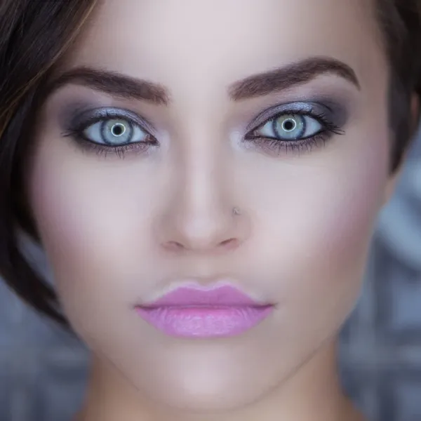 woman with grey eyes can tell how she acts in relationship