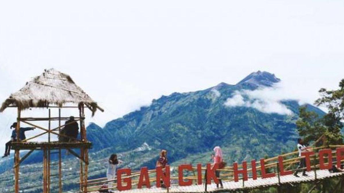 BUKIT GANCIK - Bukit Gancik adalah tempat wisata untuk melihat Gunung Merapi di Boyolali, Jawa Tengah.