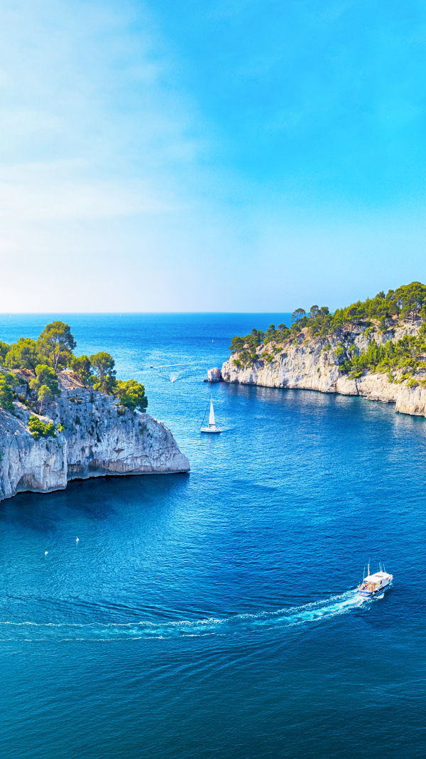 Explore Calanques