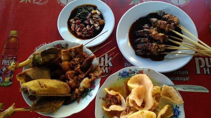 Kuliner khas Tegal yang satu ini bernama kupat blengong.