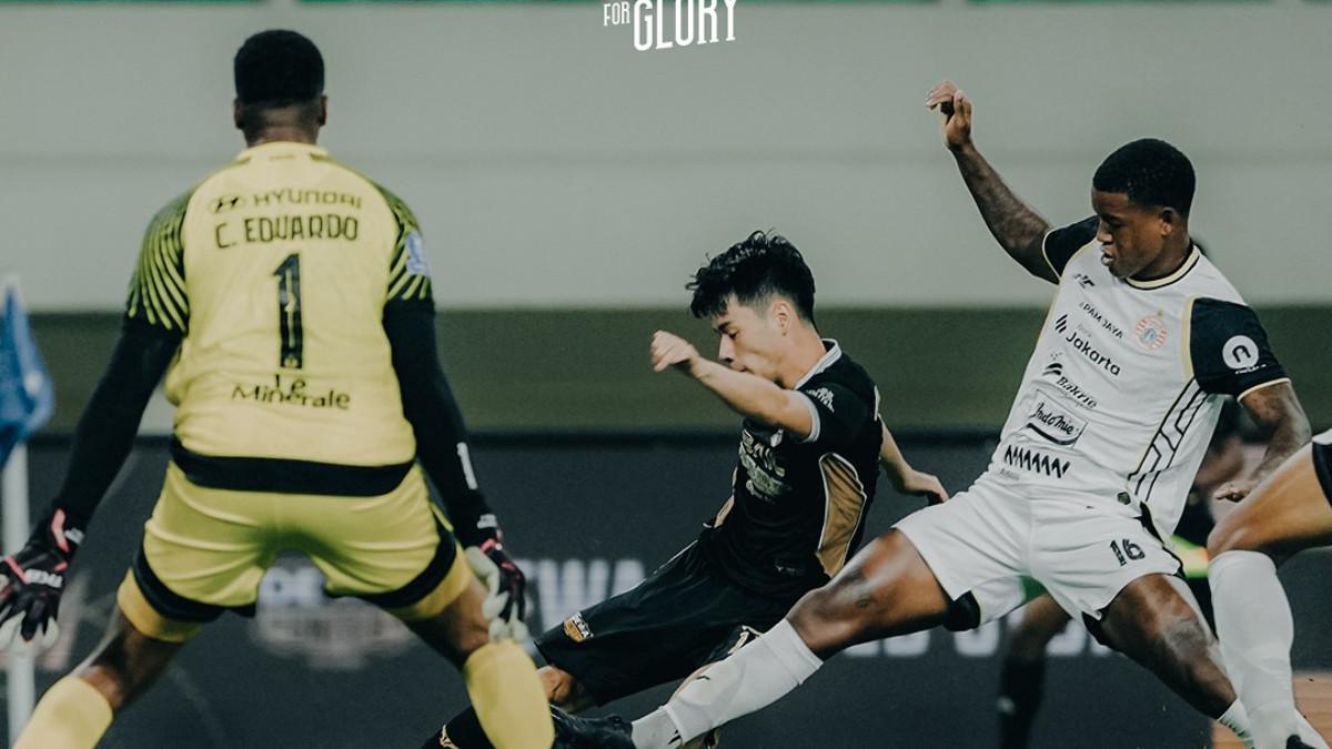 DEWA UNITED VS PERSIJA JAKARTA - Selebrasi gol Persija Jakarta seusai jebol jala Dewa United. Hasil Dewa United vs Persija Jakarta, 2 kejutan, Mauricio Souza jenius dan kondisi cemas, skor 0-1 di babak pertama.