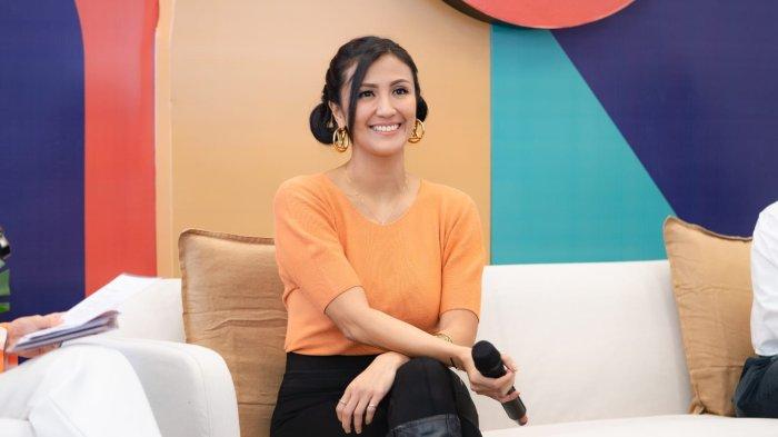 Aktris Sharena Delon saat berbagi cerita soal keseruan yang didapatkannya lewat program Shopee Affiliate.