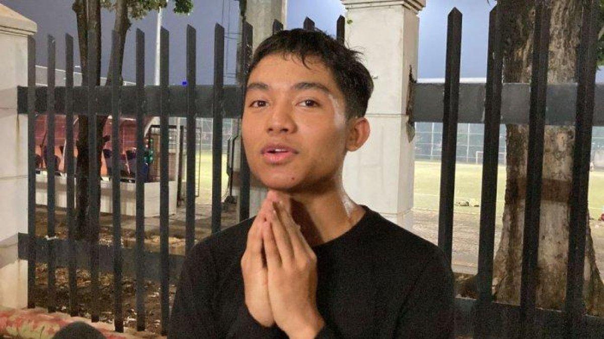 Betrand Peto tampak canggung saat bertemu Sarwendah.