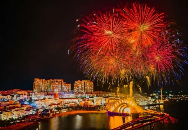 Fireworks show at Kiss Bridge, Phu Quoc. Photo courtesy of Sun Group