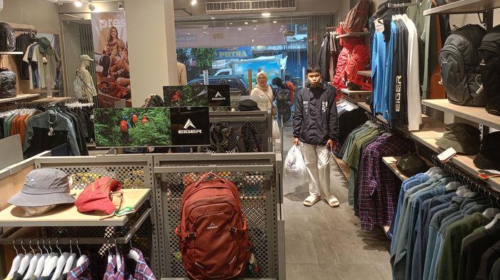 BUKA STORE BARU - Eiger Adventure secara resmi buka store baru di Singaparna, tepatnya di sebrang Alun-alun Singaparna, Kabupaten Tasikmalaya, Selasa (17/3/2026).
