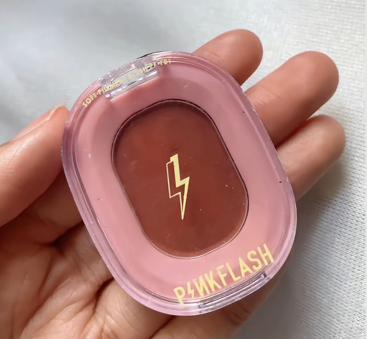 Rouge-Töne strahlen